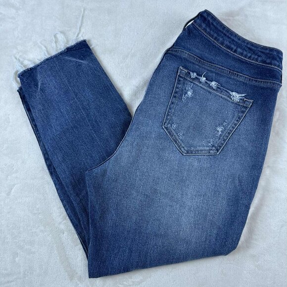 Torrid Women’s Plus size Distressed Frayed Hem Jeans‎ – Medium Wash - Picture 8 of 15